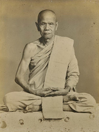 Luang-Por-Chaeng-of-Wat-bang-Pang-Meditating.jpg