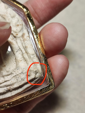 做殼時防水殼有少許瑕疵，下標時請留意，但不影響配戴